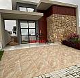 Casa Solta Em Condomínio Fechado Com Área De Lazer Completa.