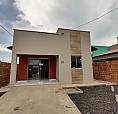 Casa Em Rua Pública 