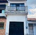 Vende-Se Uma Casa No Bairro Distrito Industrial. Rua São Paulo 4. Ao Lado Do Colégio Izam.