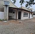 Casa Com Um Quarto Amplo, Pátio De 300 M², Garagem E Aceita Pet ? Areias