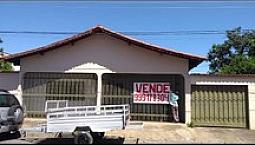 Vendo Casa Bem Localizada De Esquina