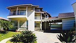 Casa Com Ampla área De Festas E Piscina No Centro De Tijucas