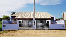 Excelente Casa Com Espaço No Terreno E 750 Metros Do Mar!