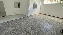 Casa Com 3 Quartos, Garagem Coberta E Bem Dividida