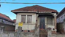 Vende Imóvel De 141M2 , Necessitando De Reforma ,  Em Terreno De 633M2 (13,20X47,96).