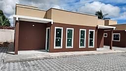 Casa Pronta Em Condomínio Fechado | 2 Quartos E 2 Banheiros | Entrada Facilitada