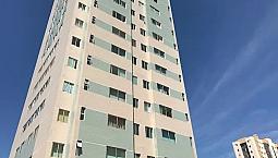 Alugo Apto Mobiliado Com Sala, Qto, Coz., Banh. E Gar.  No Edf. Real Quality Na Rua 13 Sul