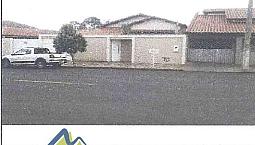 E) Casa Com 3 Quartos, Na Cidade De Santa Vitória/Mg