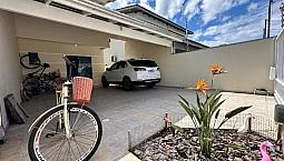 Sobrado Alto Padrão Em Camboriú (1 Suíte + 2 Quartos, 3 Vagas De Garagem, Terreno Amplo