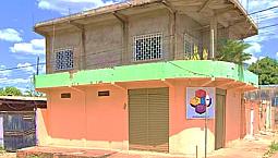 Casa Com Garagem - Bem Localizada
