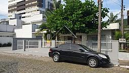 Vila Nova - Casa Residencial/Comercial 200M²: 4 Quartos, 4 Salas, Estacionamento