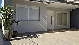 Alugo Casa Na Tristeza Com 2 Dormitórios, Excelente Padrão Há 5 Minutos Do Barra Shoping.