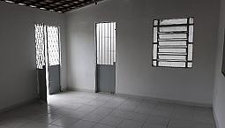 Casa No Barro Com 3 Quartos, Próxima De Ônibus E Metrô