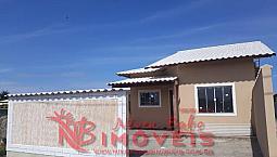 Linda Casa De 2 Quartos Dentro De Condomínio Com Área De Lazer E Piscinas Em Unamar, Cabo