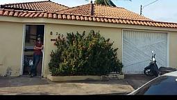 Aluga Se Residência No Bairro Liberdade, 2 Suítes E 1 Quarto 