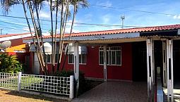 Charmosa Casa Em Vila Residencial 