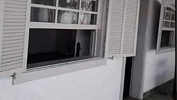 Vendo  Casa Grande Independente De Praia Com Quintal 