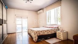 Casa Para Venda - 200M², 3 Dormitórios, 2 Vagas - Petrópolis