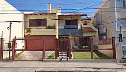 Linda Casa De 4 Dormitórios, Sendo 2 Suítes, 2 Vagas De Garagem, 1 Externa. Pátio Com Pisc