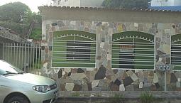 Casa De 3 Quartos No Bairro Eymard