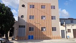 Apartamento De 01 Suíte, Sala E Cozinha Americana, Área De Serviço. Excelente Prédio, Com 