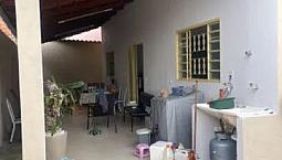 Aluga-Se Casa Grande Com 3 Quartos E Quintal 