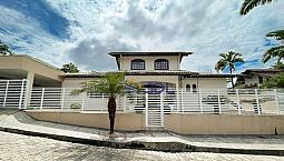 Belíssima Casa Com 4 Dormitórios E Piscina Na Escola Agrícola!!!