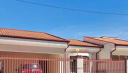 Casa Para Venda Possui 152 Metros Quadrados Com 6 Quartos