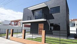Casa Em Condomínio Fechado Com 239 M2
