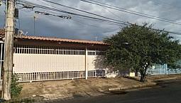 Excelente Casa Na Qnj De 2 Quartos Sendo 1 Suíte..