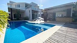 Casa De Alto Padrão Com Espaço Gourmet Completo E Piscina Com Deck.