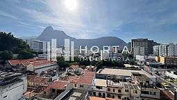 Localizado No Vibrante Bairro De Botafogo