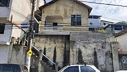 Ótimo Imóvel Com 2 Casas No Centro De Bicas