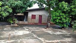 Casa De Esquina (Lote Muito Grande )
