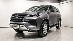 Toyota Hilux Sw4 2.8 D-4D Turbo Diesel Srx 7L 4X4 Automático 5P