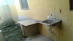 Alugo Casa Em Um Pequeno Condomínio 