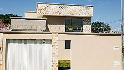 Casa Com 03 Quartos (1 Suíte), Garagem Coberta; Localizada No Vila Maria.