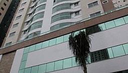 Apartamento 3 Suítes 3 Vagas, Andar Alto, No Centro De Balneário