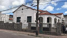 Excelente Localização. 250M2. Casa De Esquina. Pé Direito Alto. 15 Vagas.