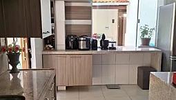 Casa Em Condomínio Fechado: Com 3 Quartos (1 Suíte), Piscina E Churrasqueira.