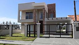 Casa Para Venda Possui 180 Metros Quadrados Com 3 Quartos