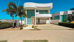 Casa Porteira Fechada Com 4 Quartos Para Venda Ou Aluguel