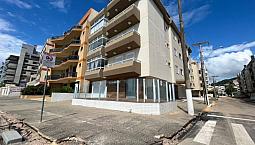 Apartamento Beira Mar Em Laguna, Mar Grosso, 3 Quartos, 2 Banheiros. 