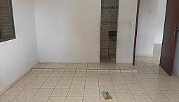 Alugo Casa Em Ótima Localização Em Trindade.
