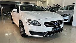 S60 T-5 Momentum 2.0 245Cv 4P