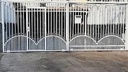 Excelente Casa Com 3 Pavimentos Na Avenida Central, Núcleo Bandeirante.