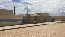 Santos Dumont / Extremoz - Condomínio Fechado, 70M², 2/4 Sendo Um Suíte / Doc. Grátis!