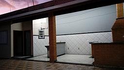 Boa Vista, Casa Com 3(Três) Dormitórios E Ótima Localização