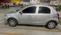Excelente Toyota Etios 1.3 Prata 2014 - Baixa Quilometragem