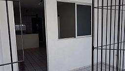 Casa Em Condomínio Fechado Com Piscina 